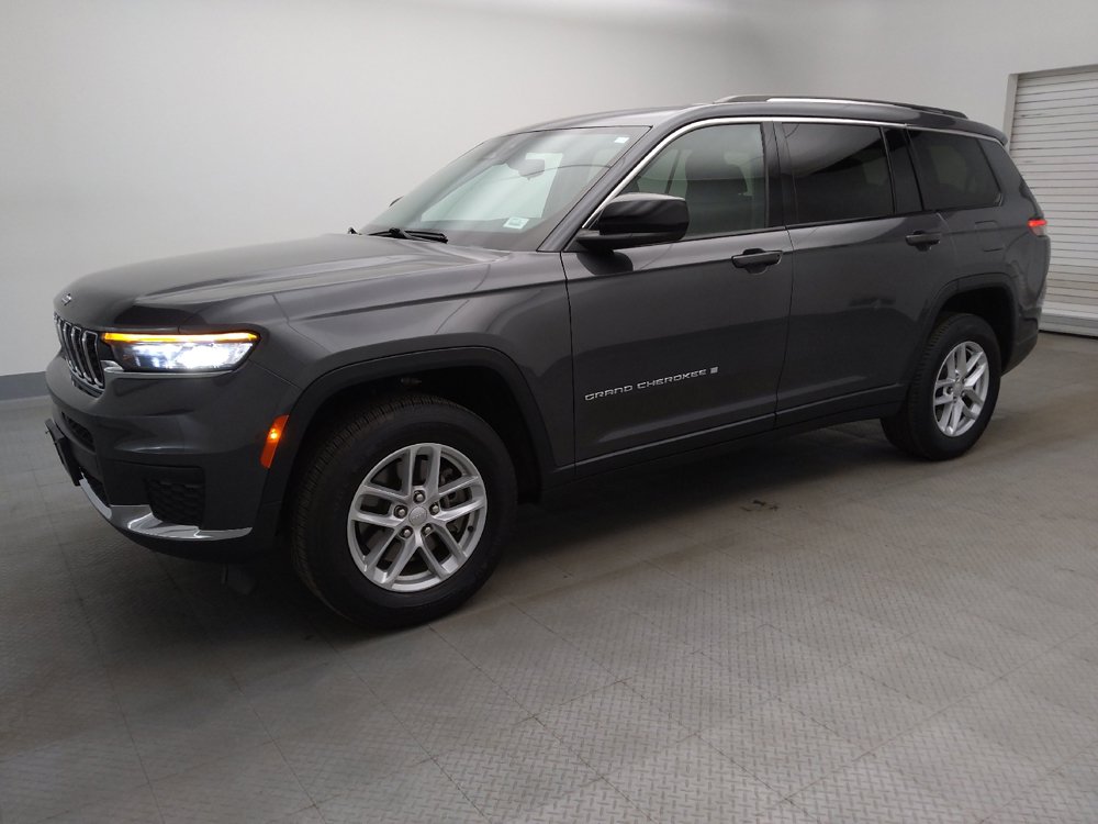 Used 2023 Jeep Grand Cherokee L Laredo RWD image 2
