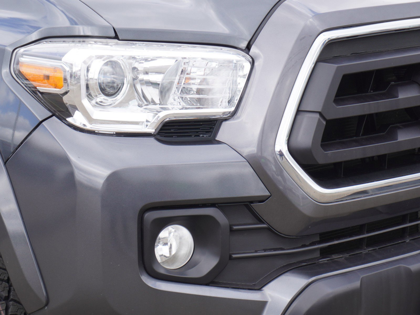 Used 2023 Toyota Tacoma SR5 AWD/4WD image 3