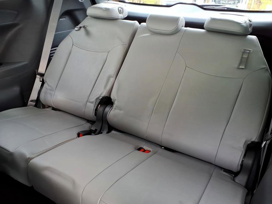 Used 2025 Toyota Sienna XLE image 14