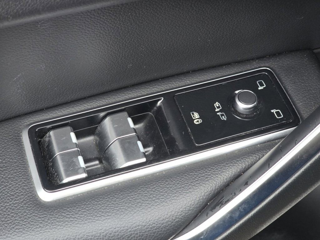 Used 2025 Jaguar F-PACE R-Dynamic S AWD/4WD image 25