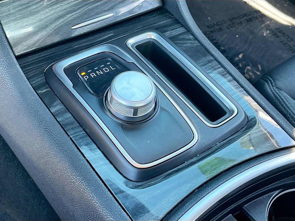 Certified 2020 Chrysler 300 Touring w/ Sport Appearance Package image 16