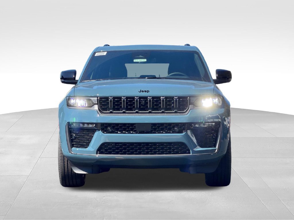 New 2027 Jeep Grand Cherokee Limited AWD/4WD image 2