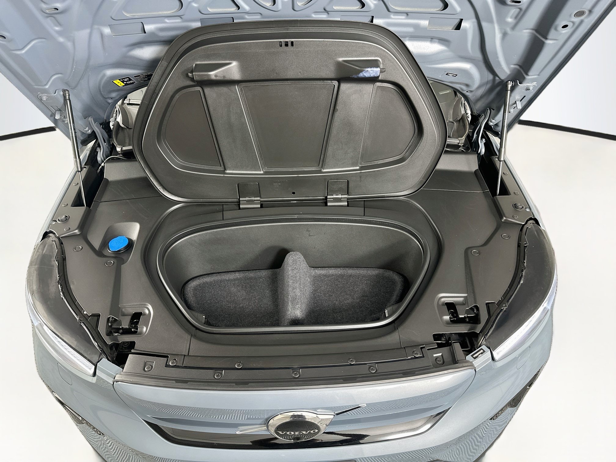 Used 2023 Volvo C40 P8 Recharge Ultimate w/ Protection Package Premier AWD/4WD image 36