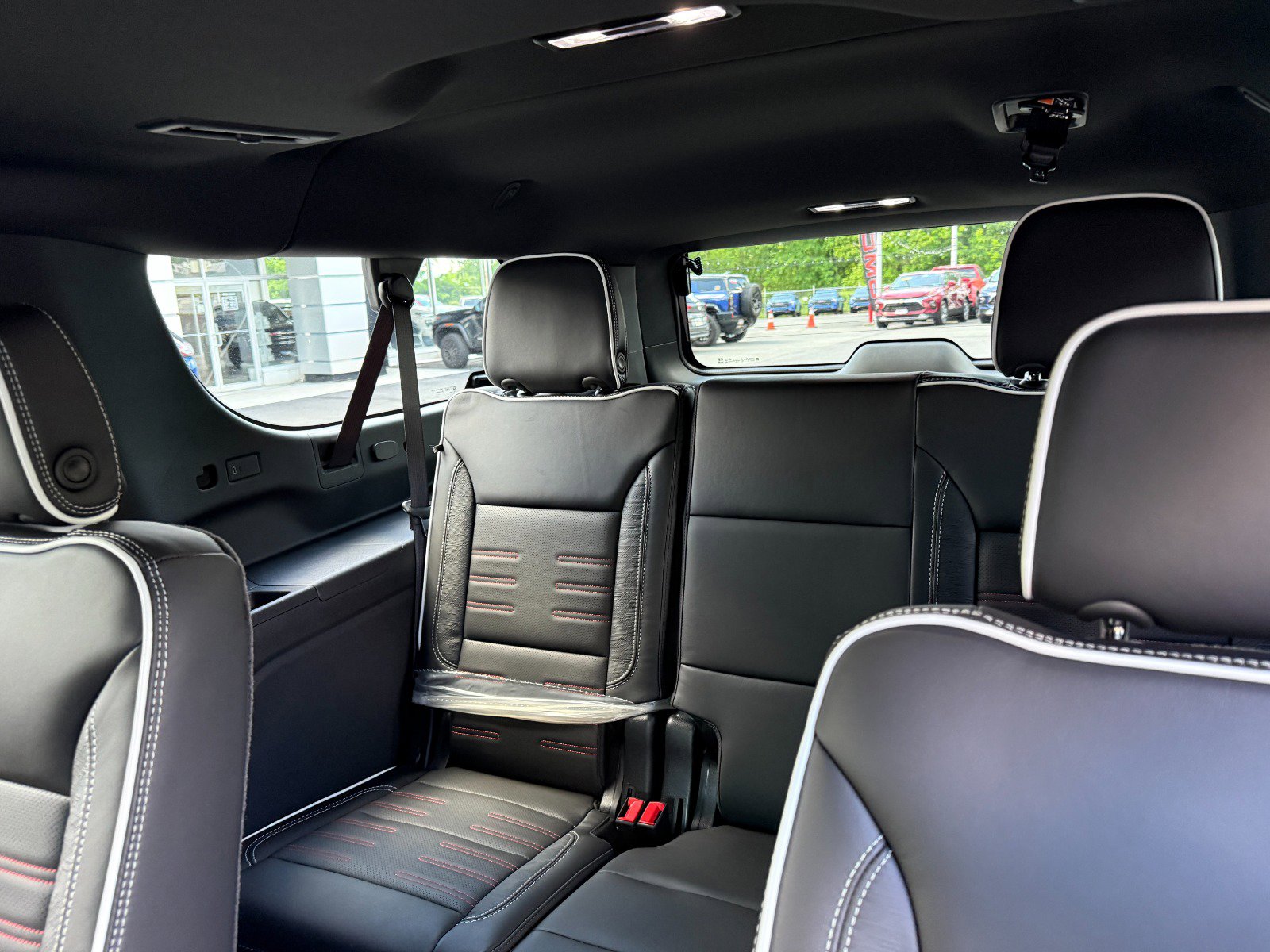 New 2026 GMC Yukon XL AT4 Ultimate w/ LPO, Floor Liner Package AWD/4WD image 18