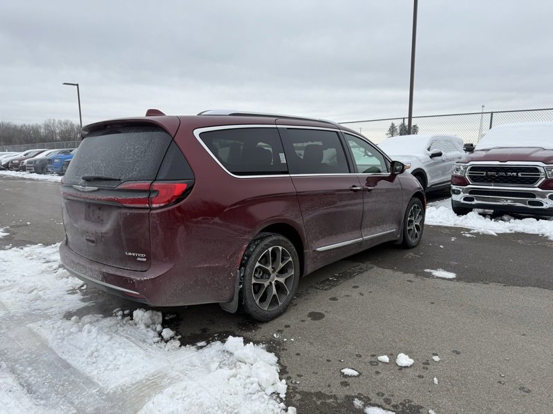 Used 2021 Chrysler Pacifica Limited image 6
