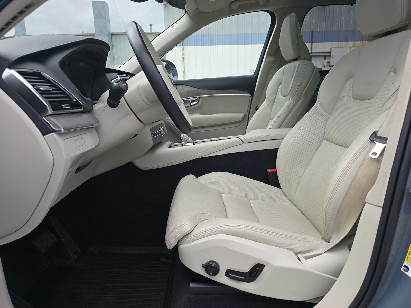 Used 2023 Volvo XC90 T8 Ultimate w/ Lounge Package AWD/4WD image 19
