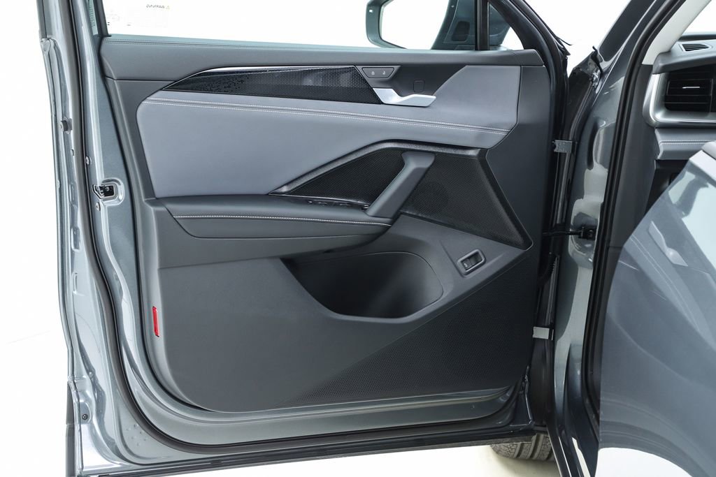 New 2026 Volkswagen Tiguan SE image 18