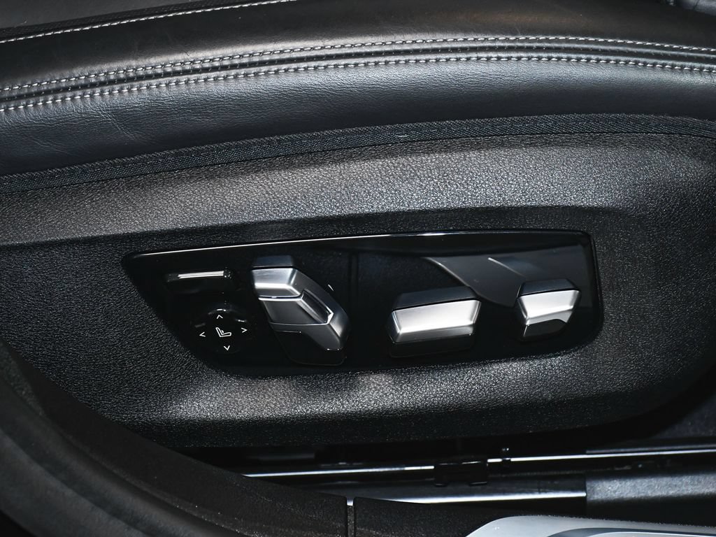 Used 2022 BMW M760i xDrive w/ Luxury Rear Seating Package AWD/4WD image 75