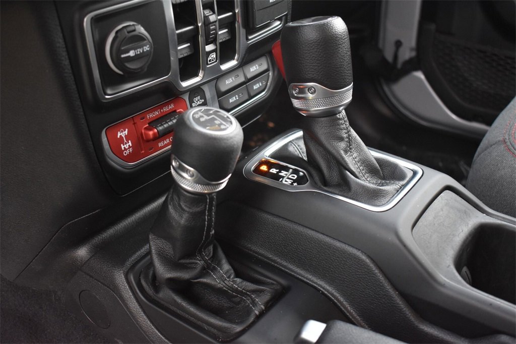 Used 2024 Jeep Wrangler Unlimited Rubicon w/ Technology Group image 25