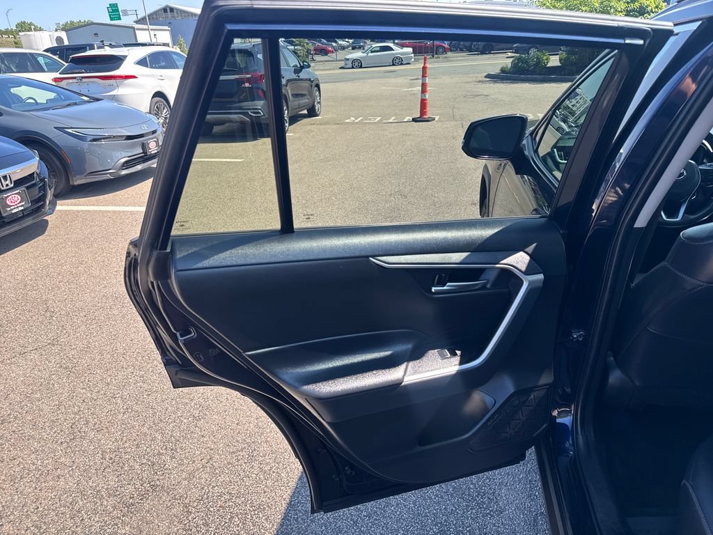 Used 2023 Toyota RAV4 XLE Premium AWD/4WD image 39