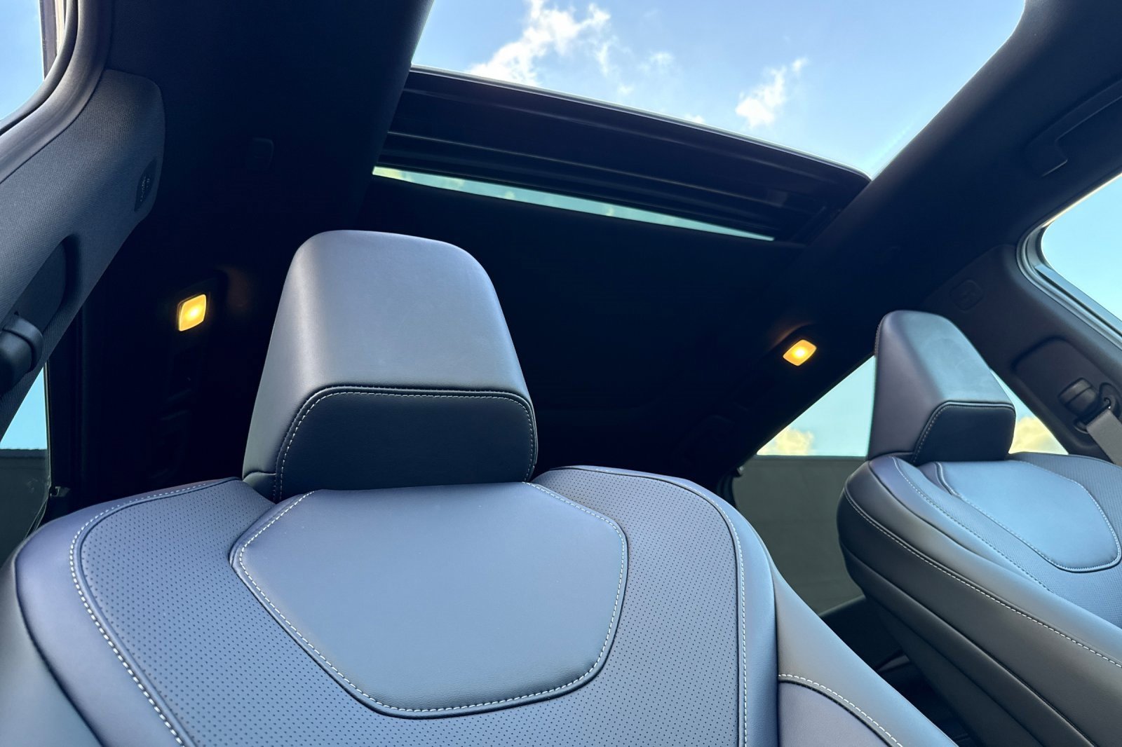 New 2026 INFINITI QX60 Sport w/ Dark Cargo Package image 17