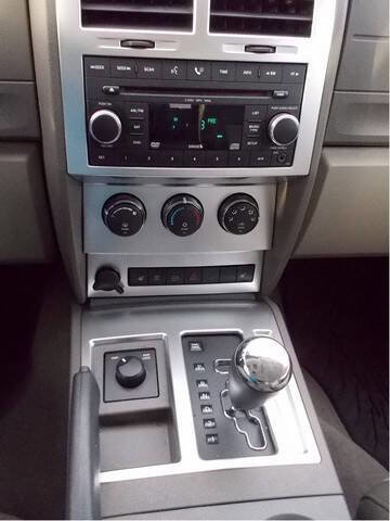 Used 2007 Dodge Nitro SLT image 17