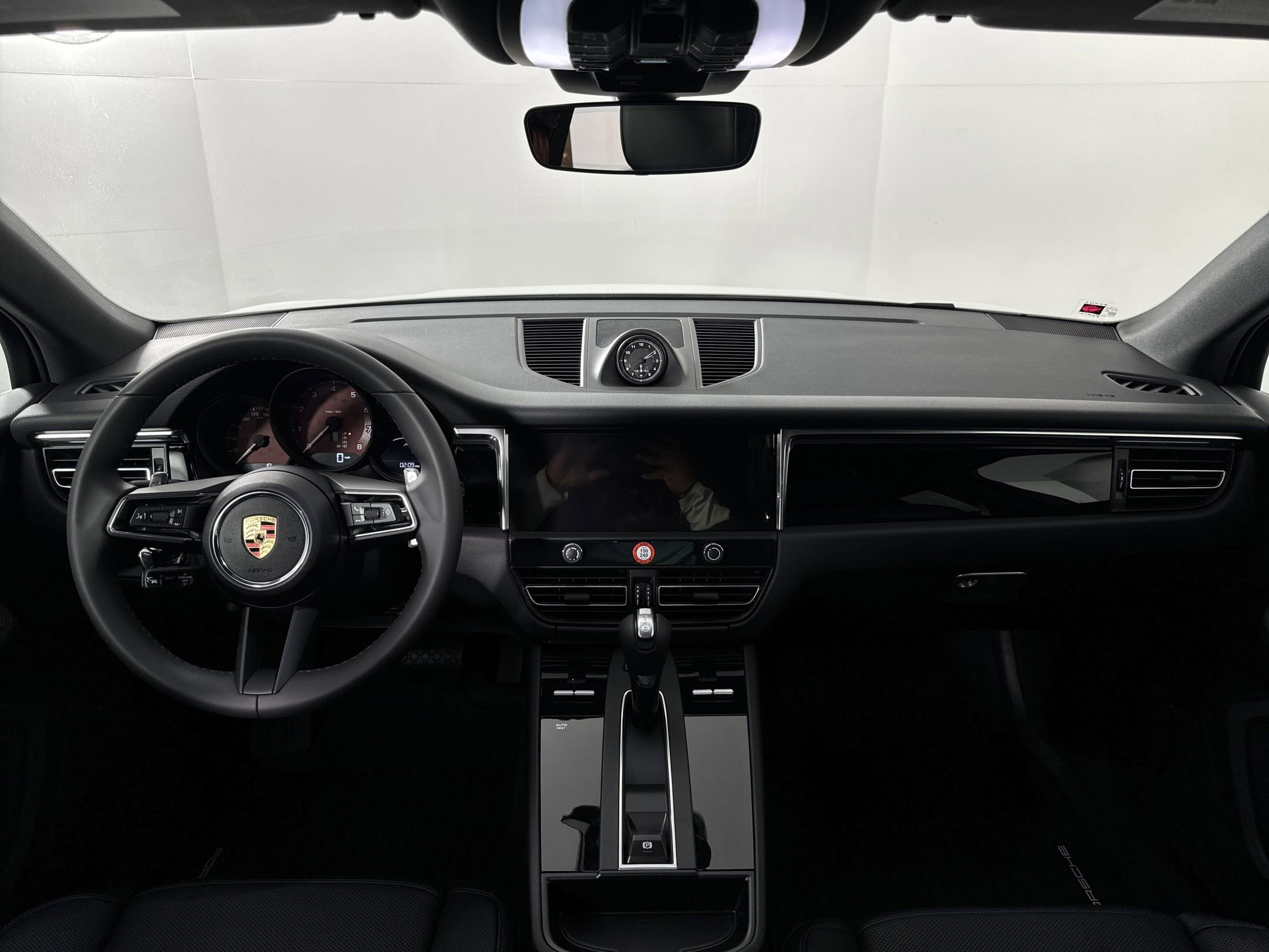 Used 2025 Porsche Macan image 17