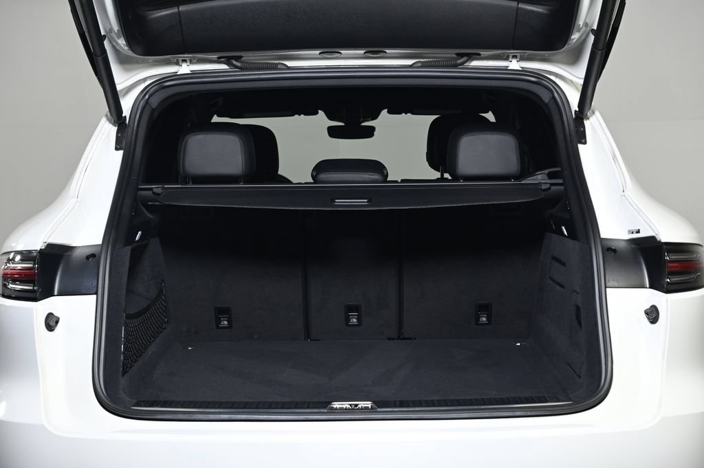 Certified 2023 Porsche Cayenne AWD/4WD image 24