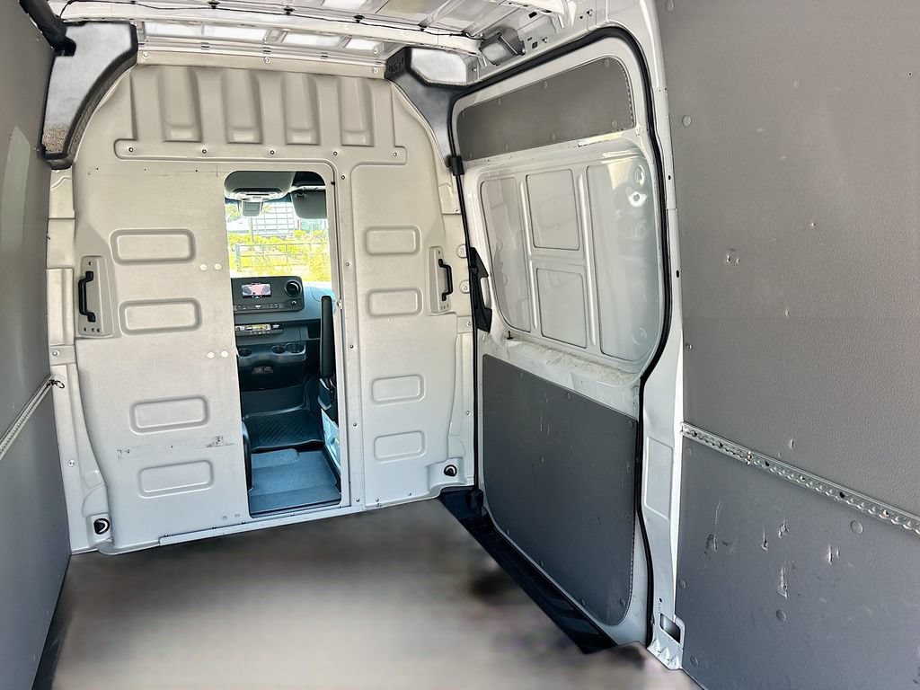 Used 2023 Mercedes-Benz Sprinter 2500 image 16