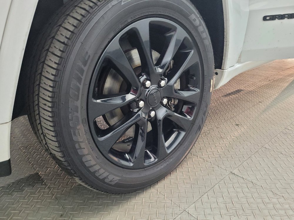 Used 2021 Jeep Grand Cherokee Laredo X image 31