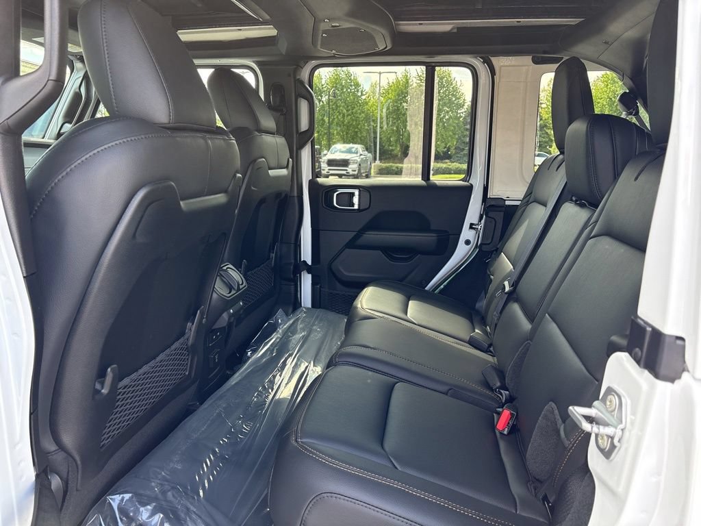 New 2026 Jeep Wrangler Unlimited Sahara AWD/4WD image 9