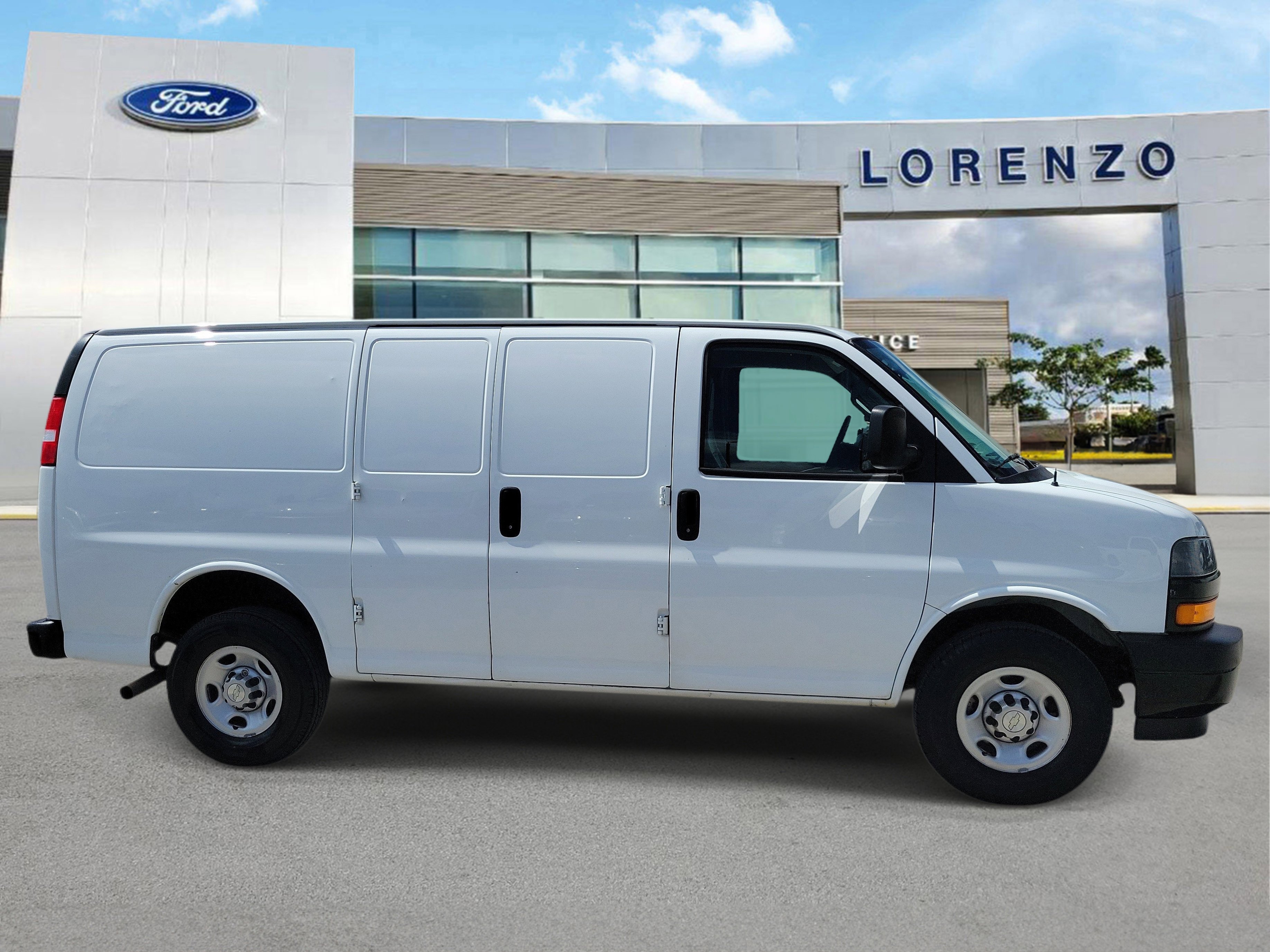 Used 2021 Chevrolet Express 2500 w/ Driver Convenience Package RWD image 4