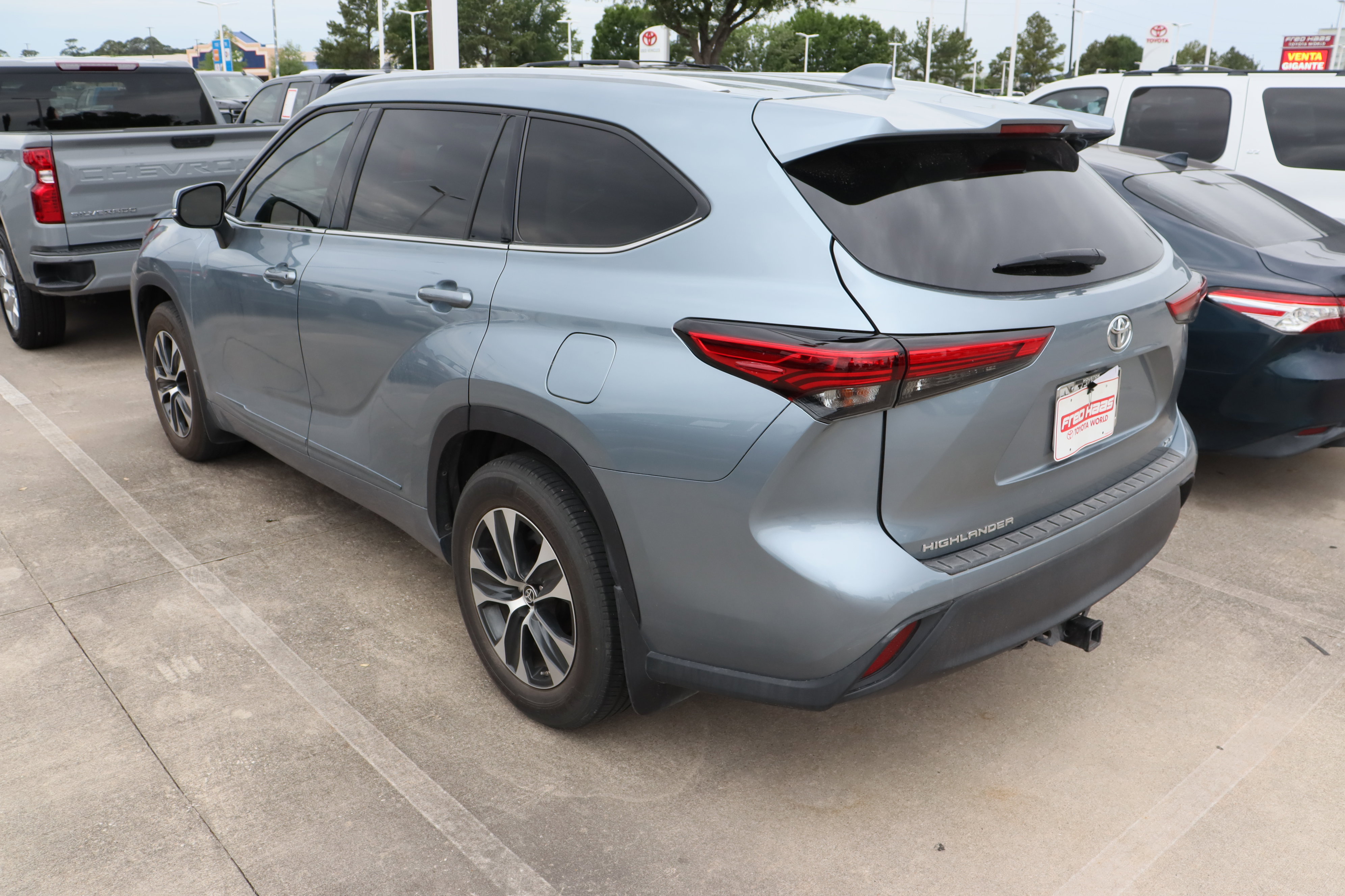 Used 2022 Toyota Highlander XLE image 5