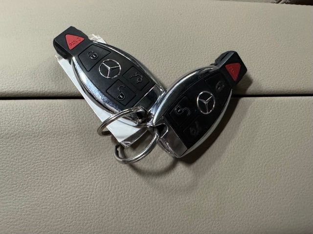 Used 2010 Mercedes-Benz E 350 4MATIC Sedan image 38