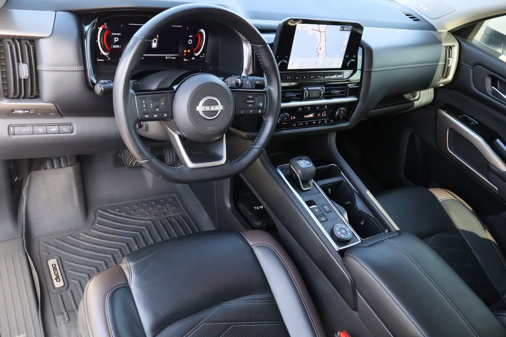Used 2023 Nissan Pathfinder Platinum image 10