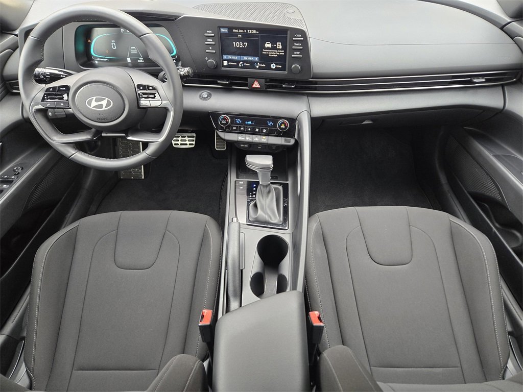 Used 2025 Hyundai Elantra Sport image 19