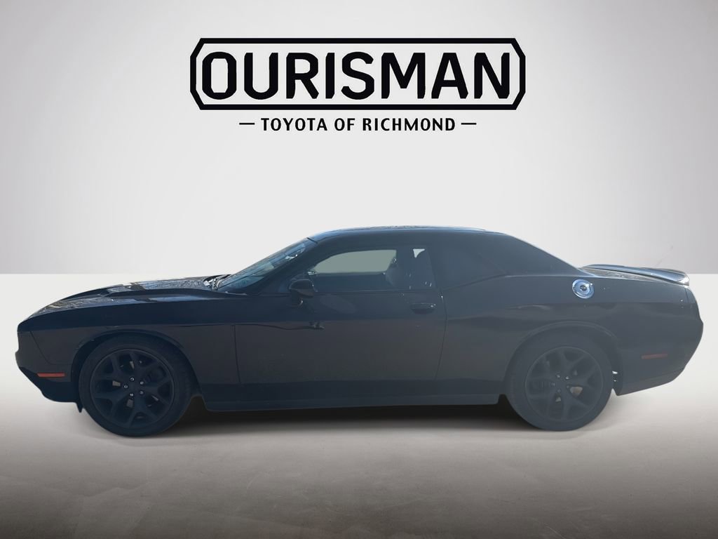 Used 2018 Dodge Challenger SXT w/ Driver Convenience Group image 4