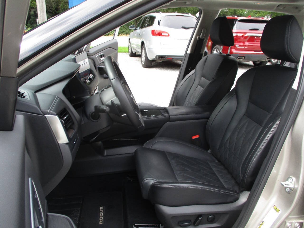 Used 2024 Nissan Rogue Platinum w/ Platinum Premium Package FWD image 24