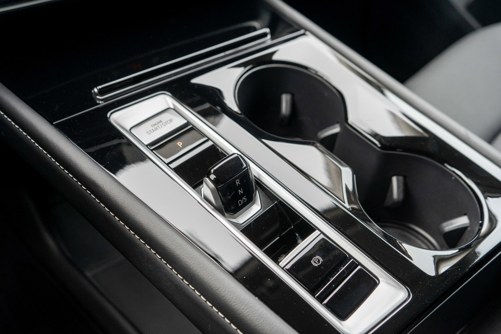 Used 2025 Volkswagen Atlas SE image 21