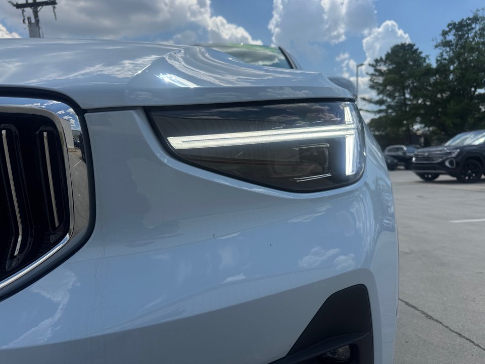Certified 2025 Volvo XC40 B5 Ultra AWD/4WD image 26