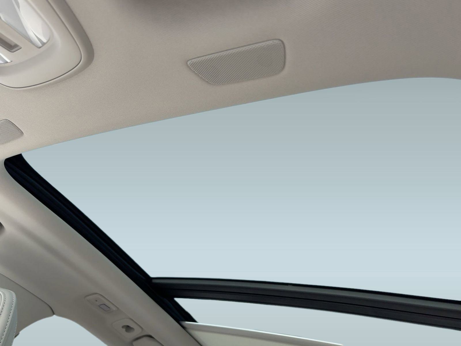 New 2026 Volvo XC60 B5 Ultra w/ Protection Package Premier image 16