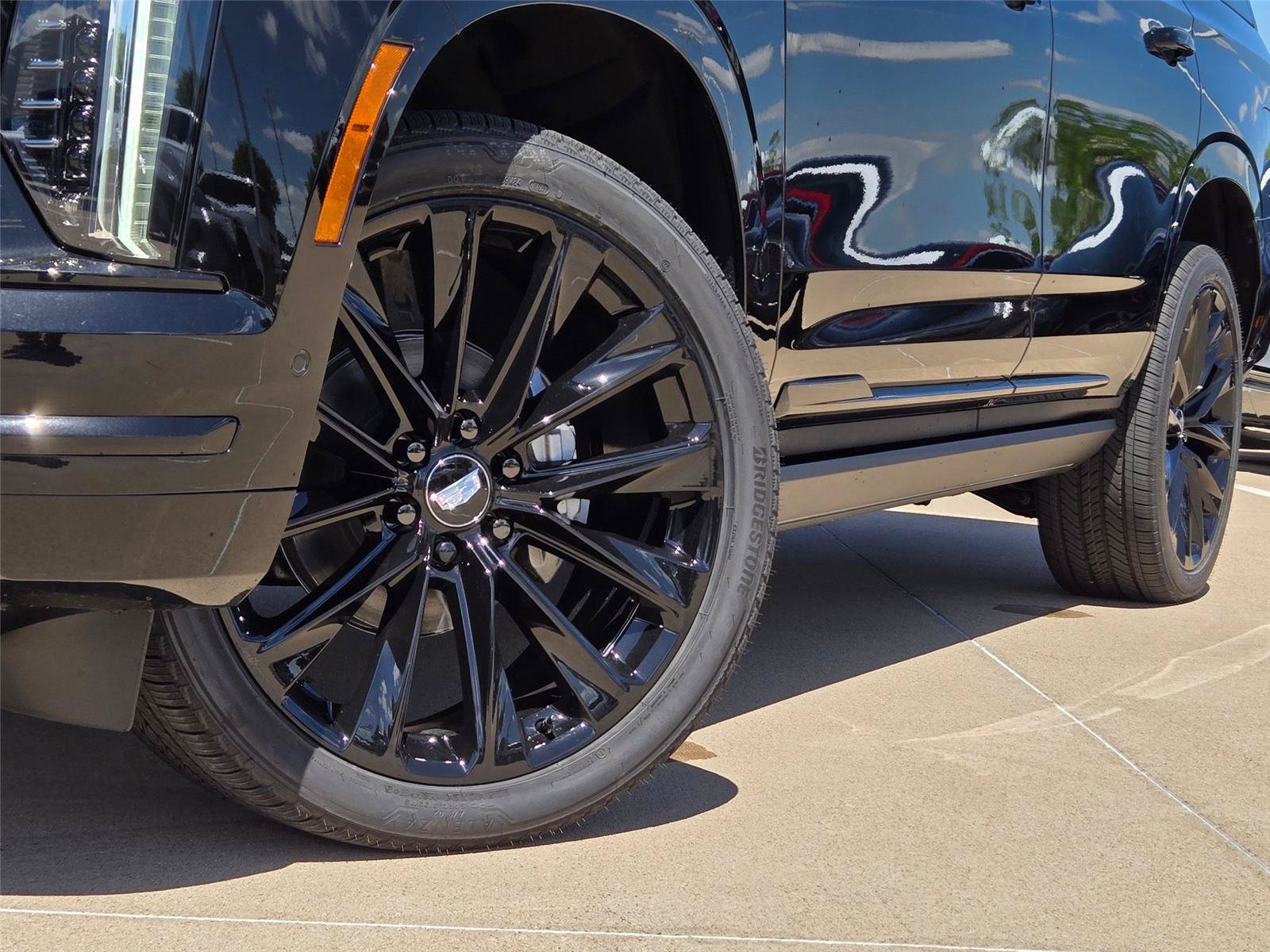 New 2026 Cadillac Escalade Platinum Sport w/ LPO, ONYX Package AWD/4WD image 8