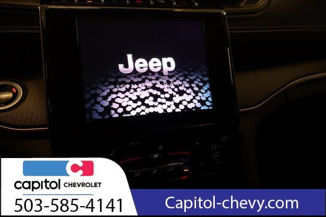 Used 2025 Jeep Grand Cherokee Altitude AWD/4WD image 22