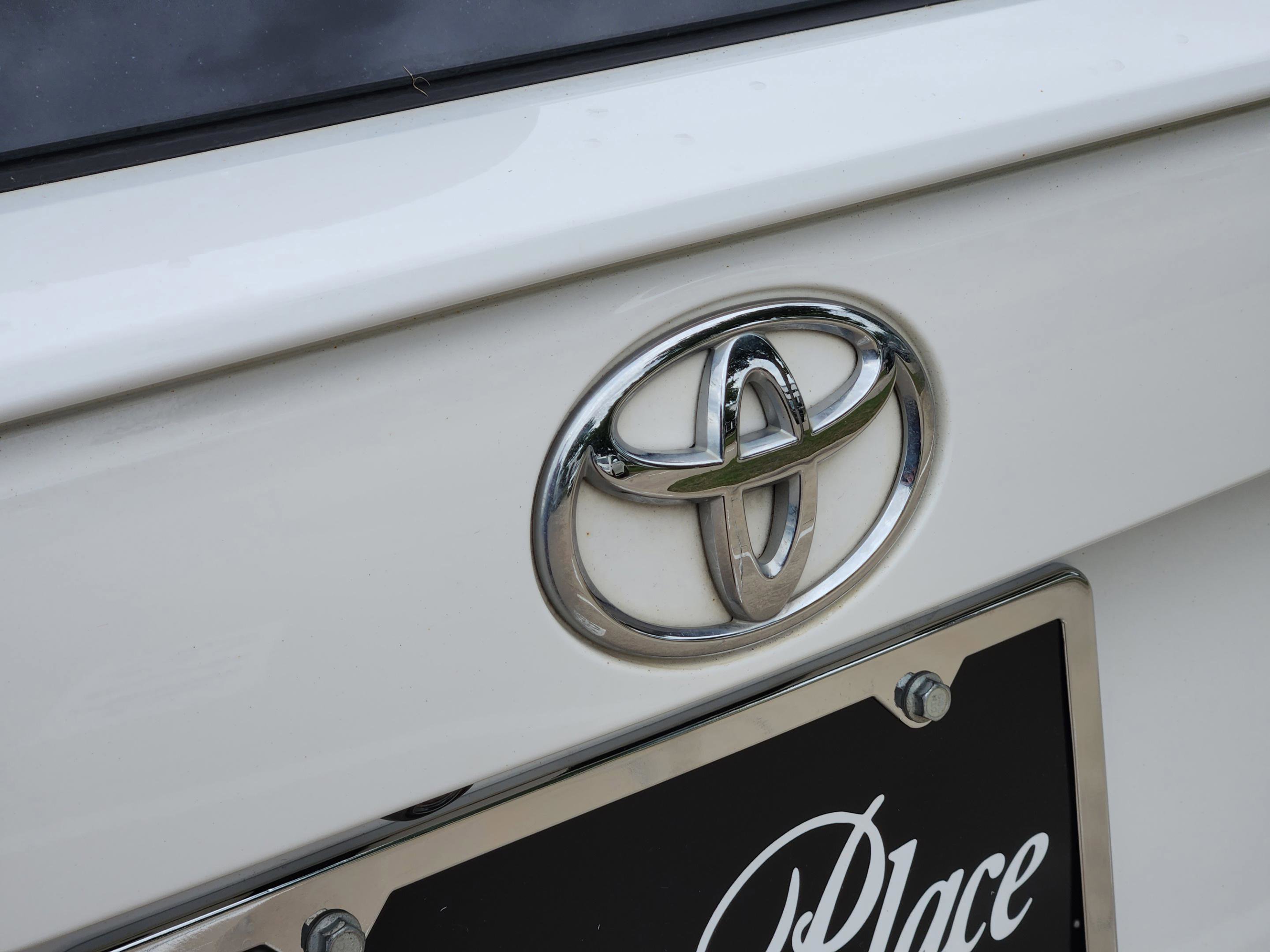 Used 2019 Toyota RAV4 XLE Premium FWD image 38