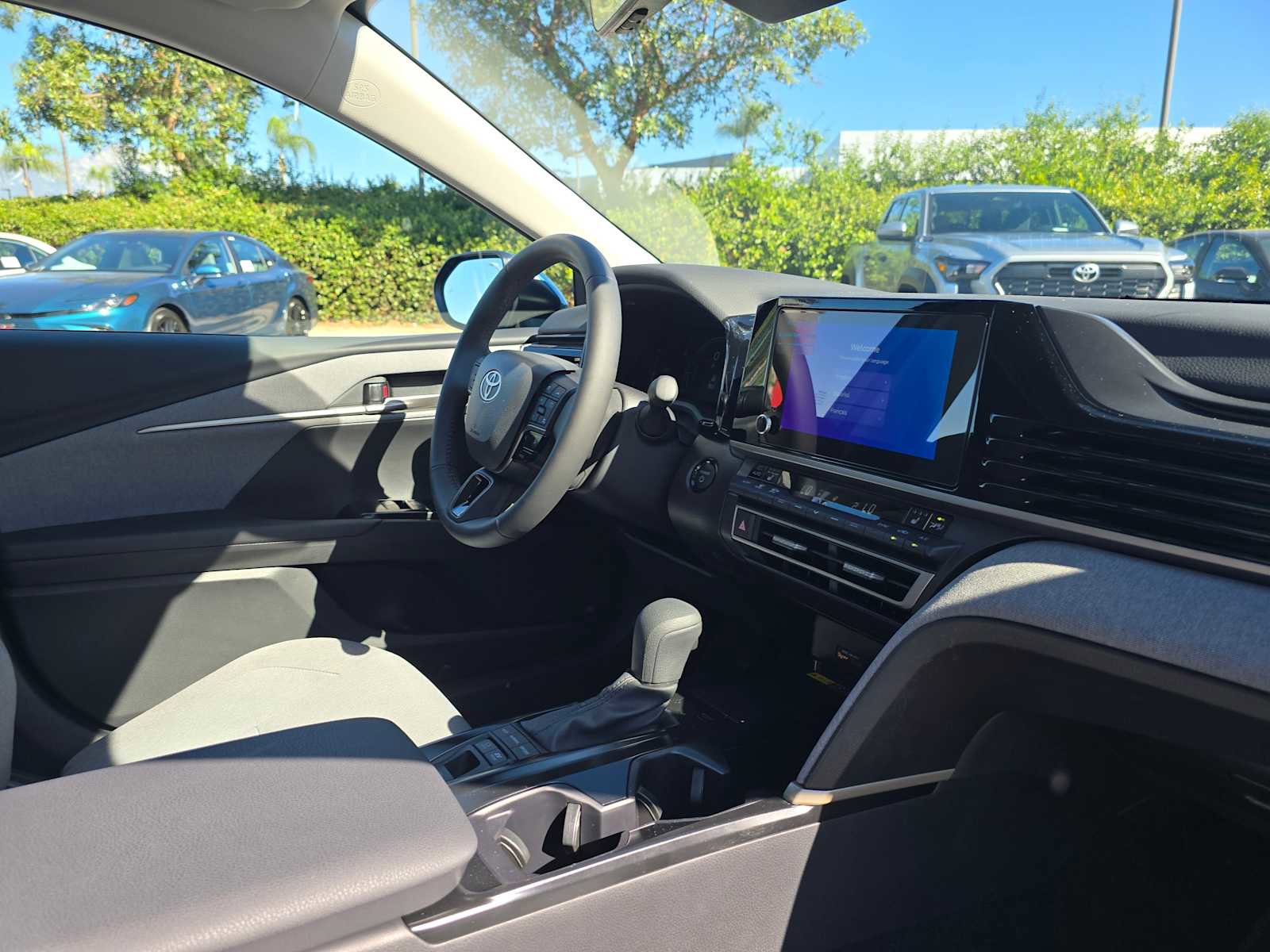 Used 2025 Toyota Camry LE image 10