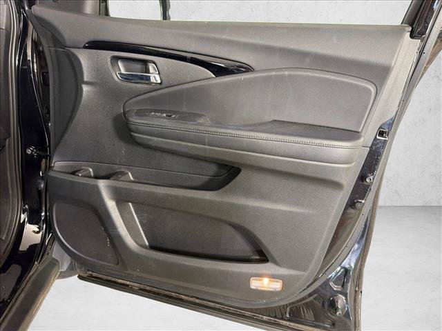 Used 2019 Honda Pilot Touring image 16