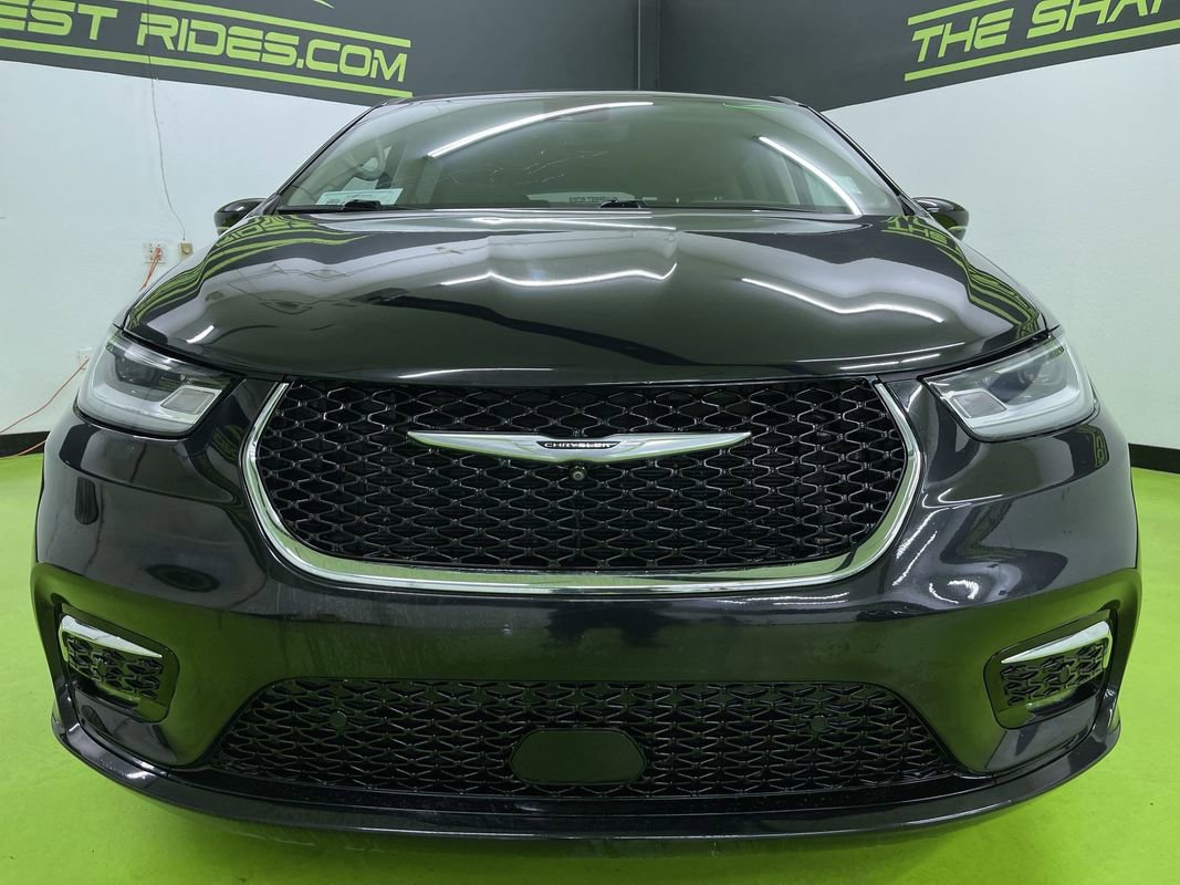 Used 2022 Chrysler Pacifica Touring-L w/ Uconnect Theater Family Group image 3