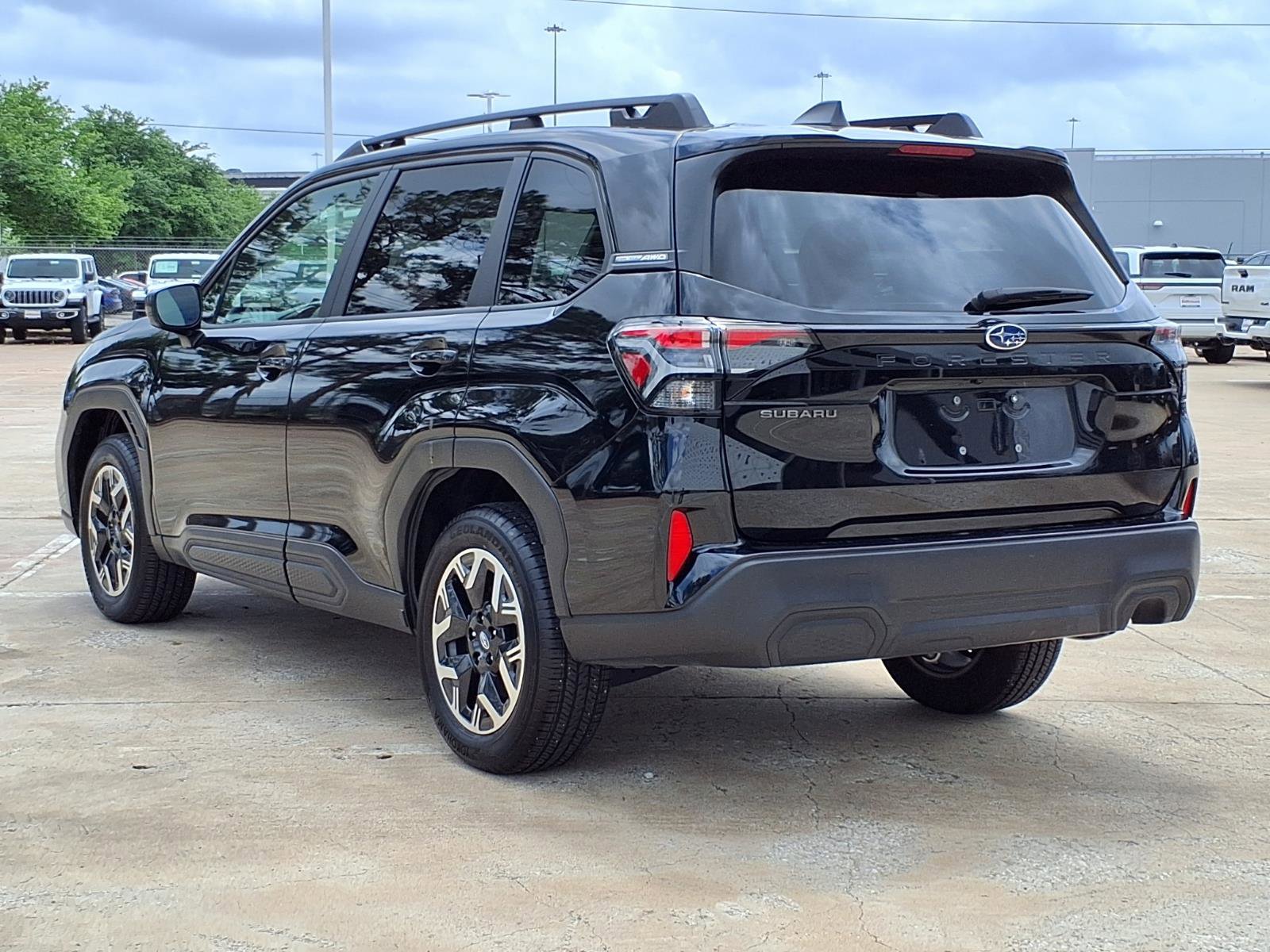 Certified 2025 Subaru Forester Premium AWD/4WD image 3