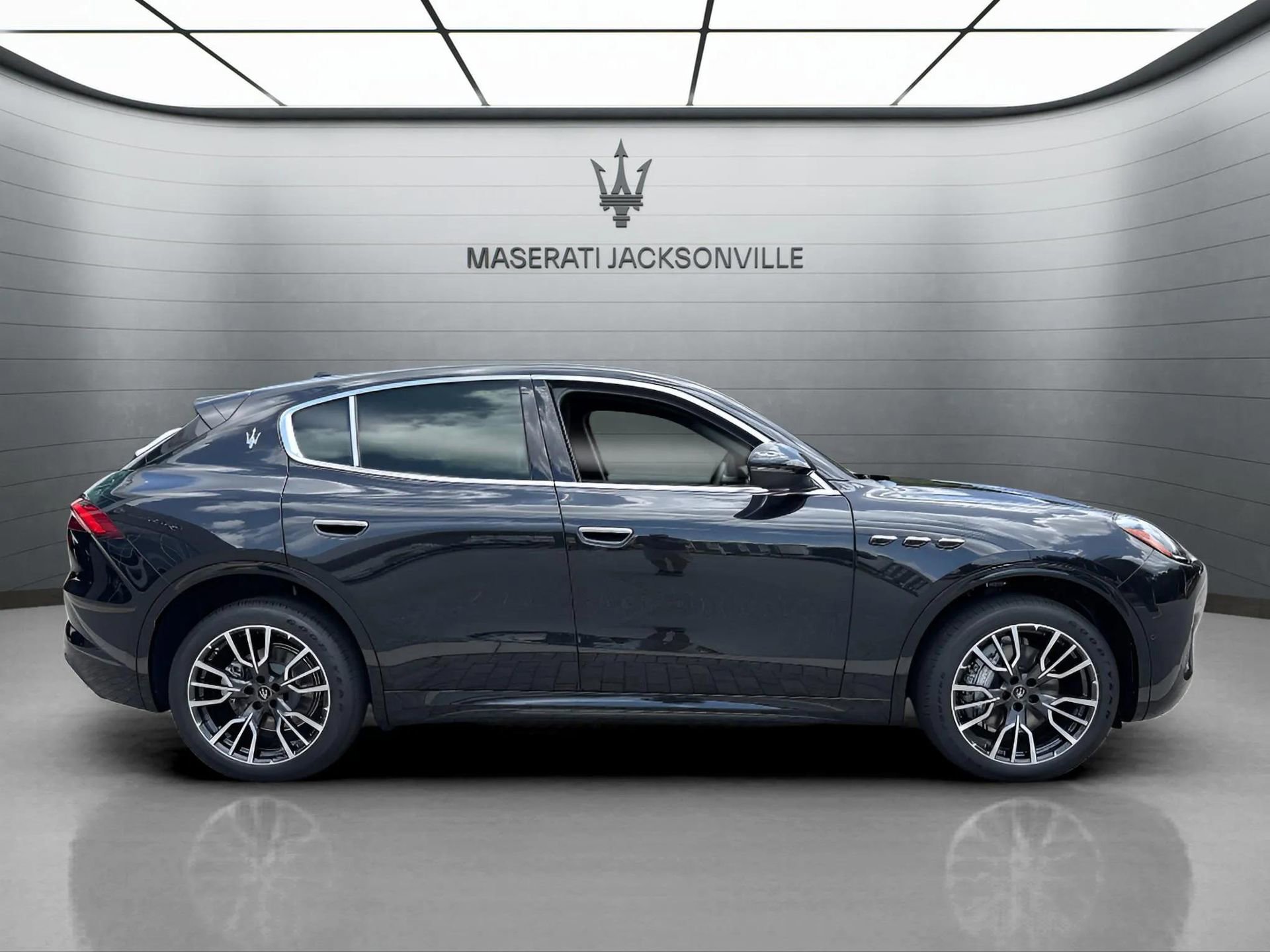 New 2025 Maserati Grecale GT image 5