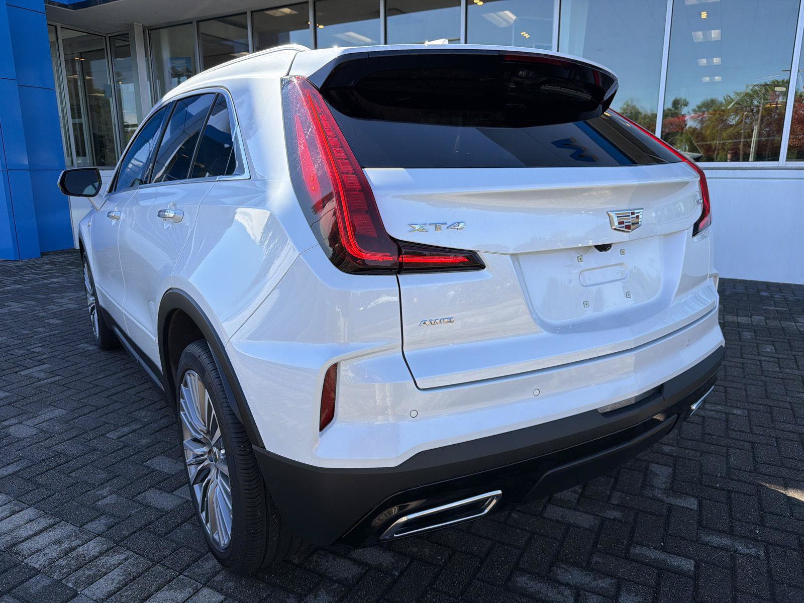Used 2024 Cadillac XT4 Premium Luxury w/ Technology Package AWD/4WD image 3