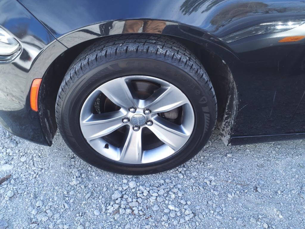 Used 2016 Dodge Charger SXT RWD image 4