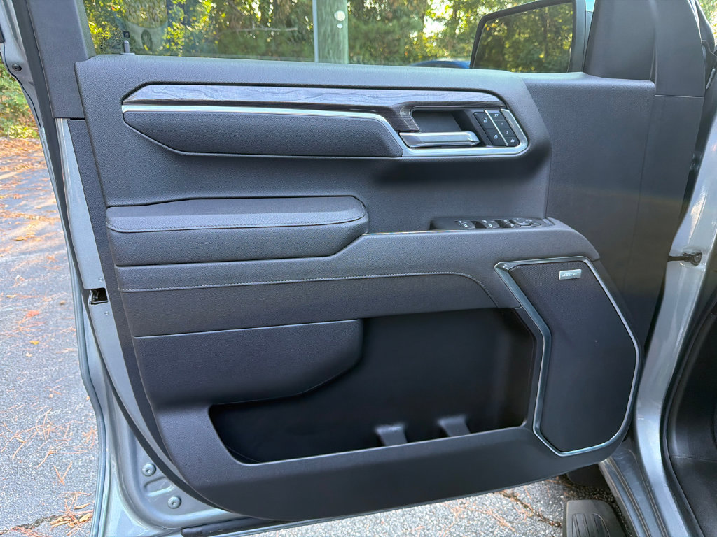 Used 2025 Chevrolet Silverado 1500 LTZ RWD image 10