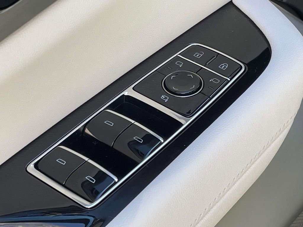 New 2026 Cadillac Vistiq Sport image 18