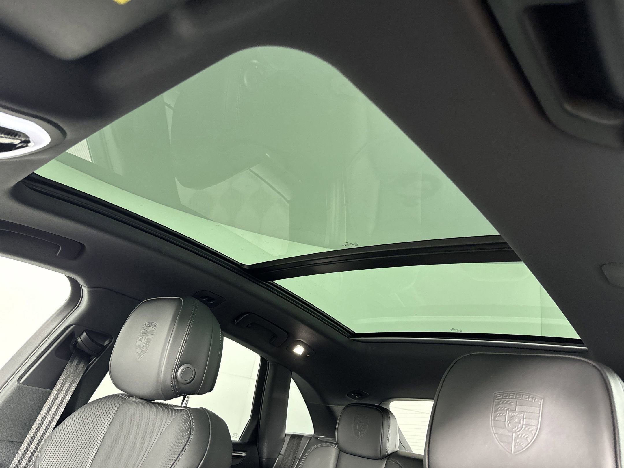 Certified 2025 Porsche Macan image 16