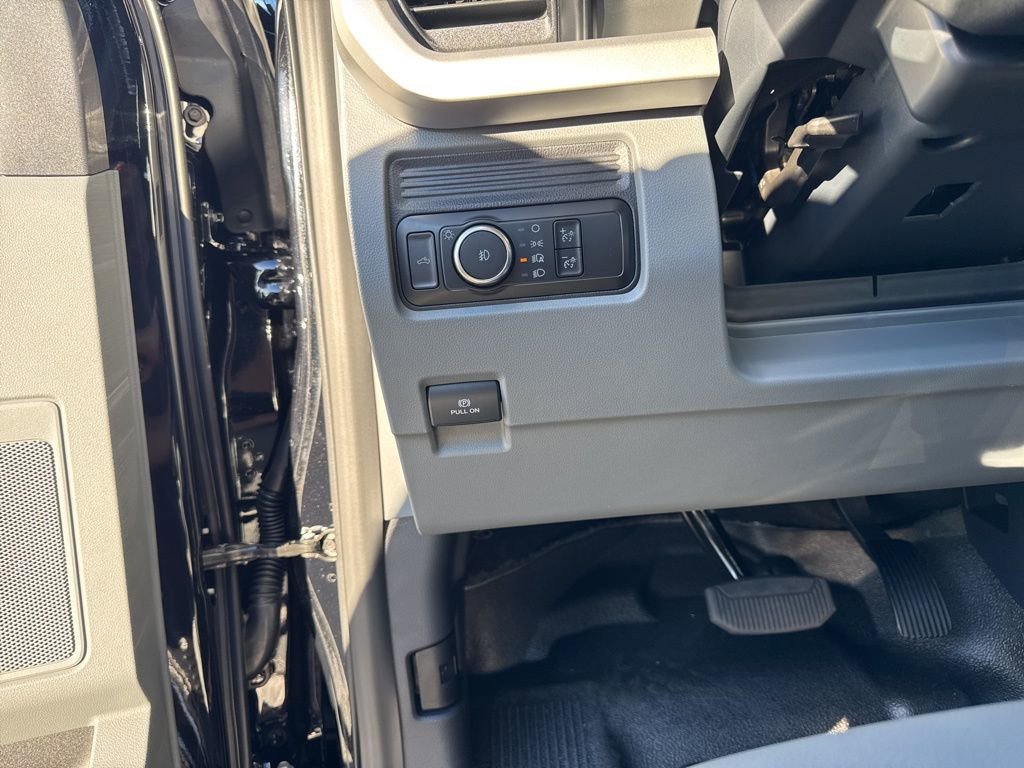 New 2026 Ford F250 XL w/ XL Chrome Package image 12