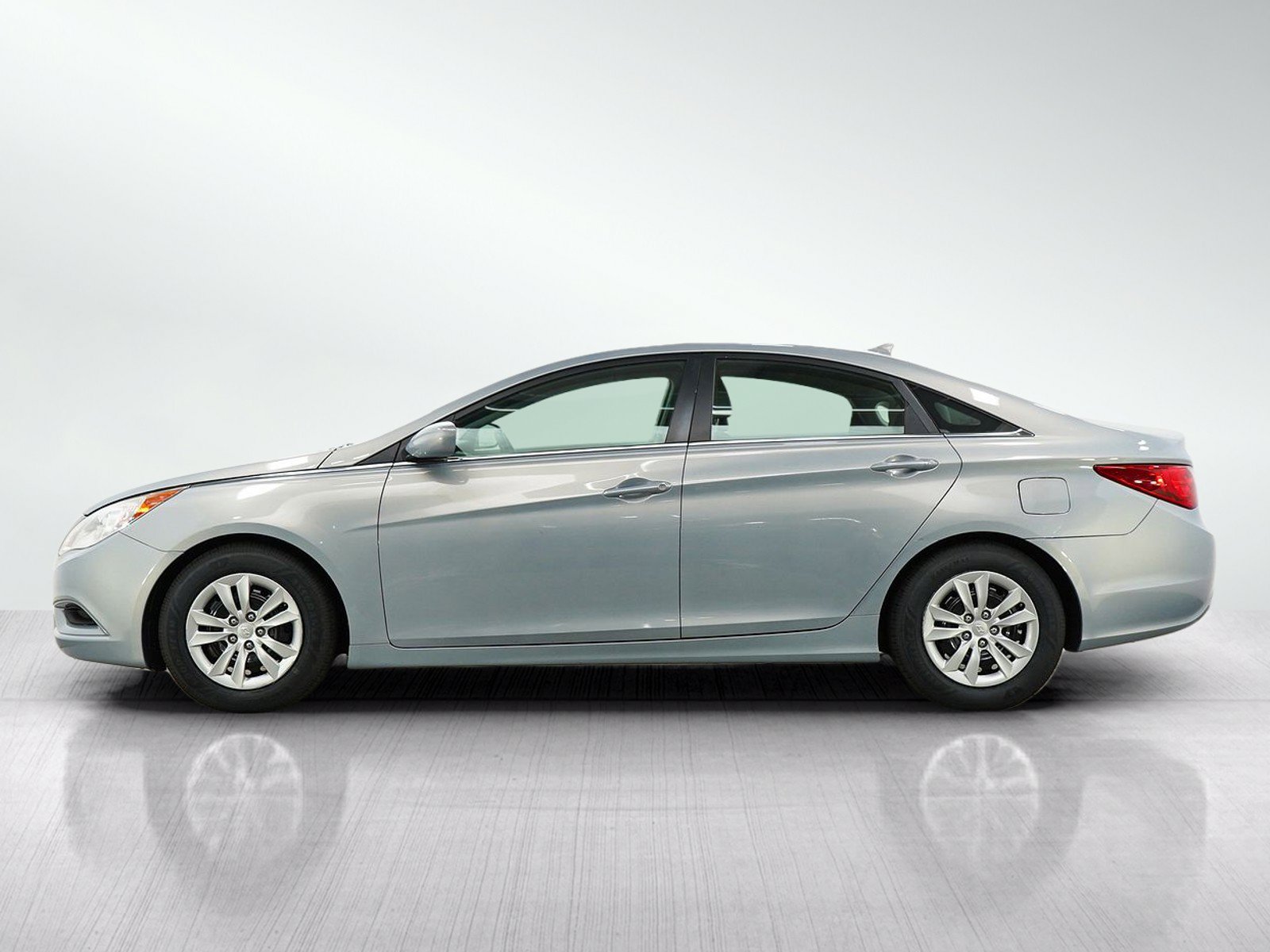 Used 2011 Hyundai Sonata GLS FWD image 2
