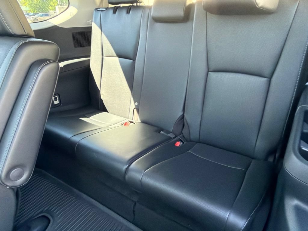 Used 2025 Toyota Grand Highlander AWD image 15