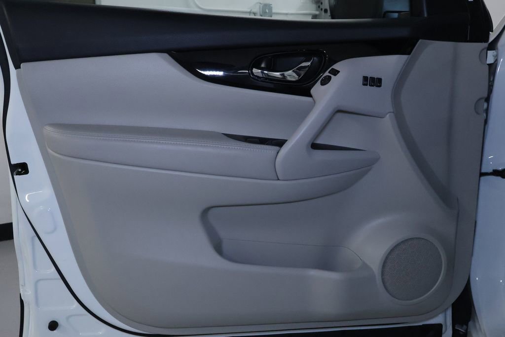 Used 2022 Nissan Rogue Sport SL w/ Premium Package image 13