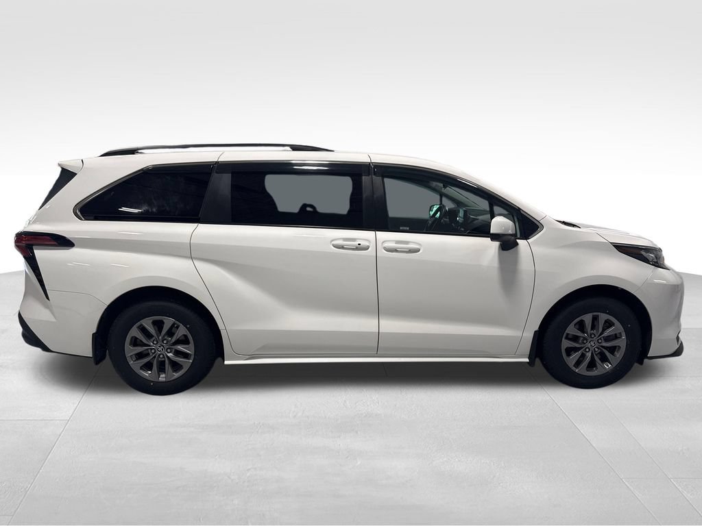 Used 2022 Toyota Sienna LE FWD image 47