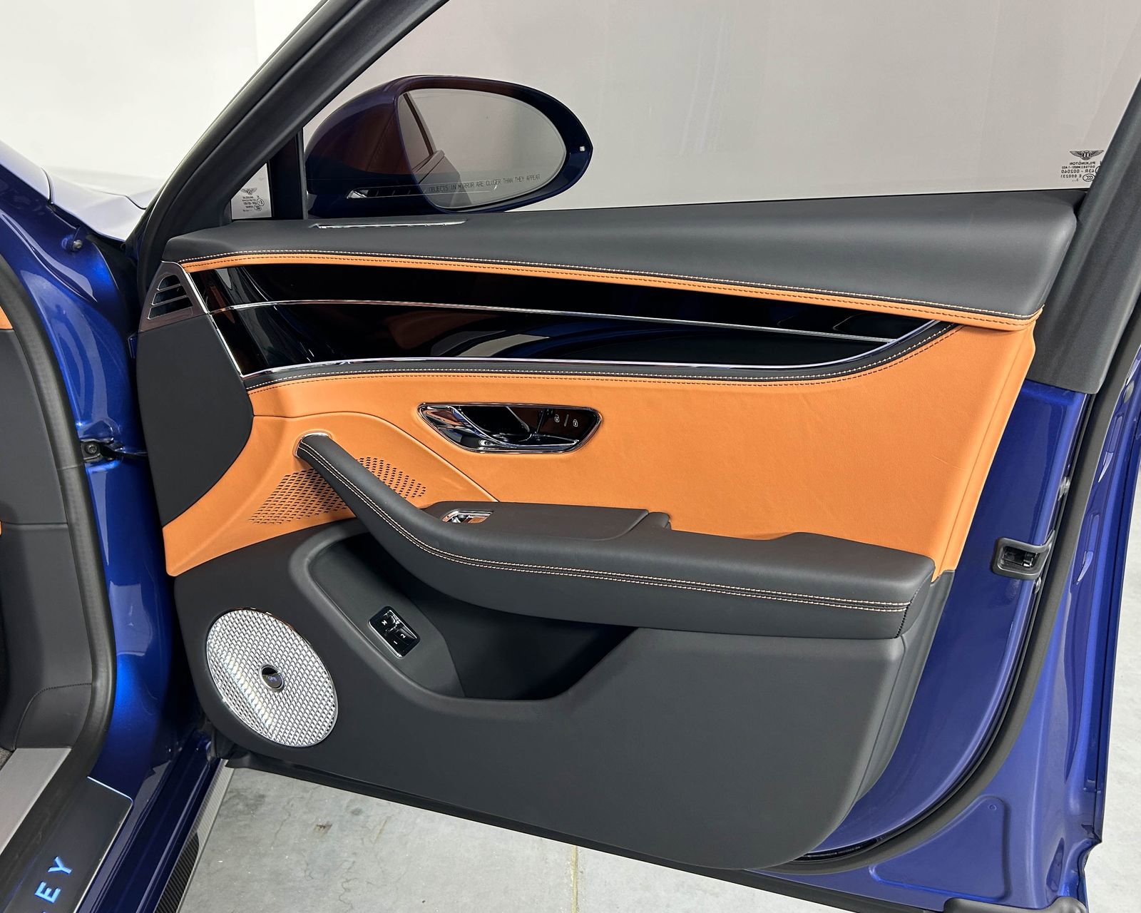 Used 2024 Bentley Flying Spur V8 image 29